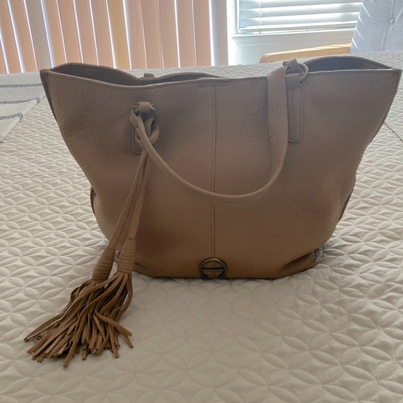 Y2k Etienne Aigner leather camel tote shoulder bag 17”up width x10”inches tall - Picture 2 of 15
